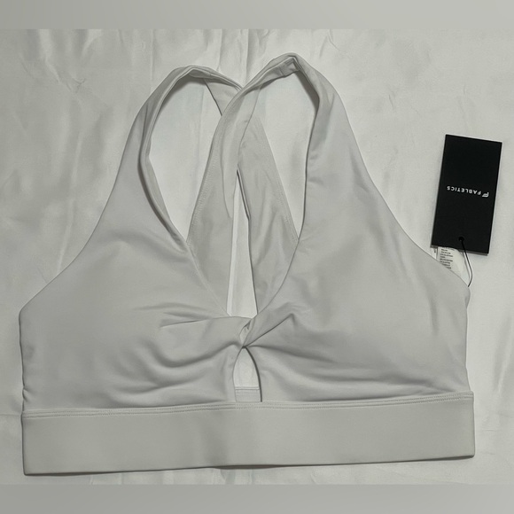 FABLETICS OASIS TWIST MEDIUM IMPACT SPORT BRA WHITE - Picture 4 of 10